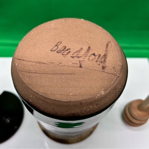 Handcrafted Stoneware Pottery Honey Pot Jar With Lid And Wood Dipper - Picture 9 of 10